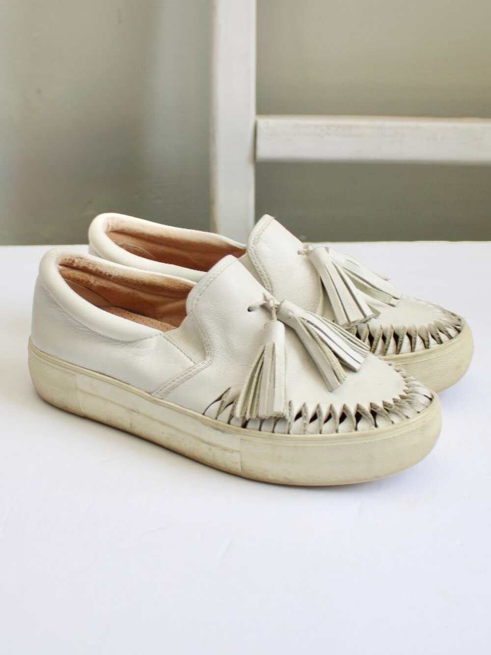 J/Slides NYC Aztec Leather Platform Tassel Sneakers White Size 6.5